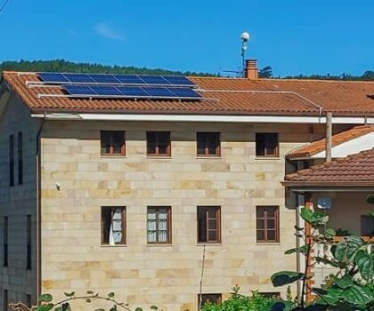 Central fotovoltaica en el Ayuntamiento de Hazas de Cesto
